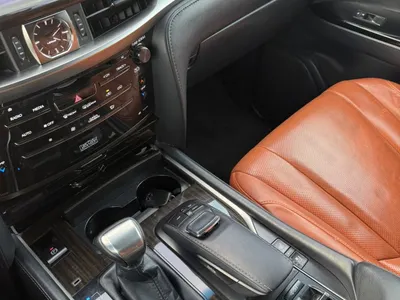 2017 لكزس إل إكس 570