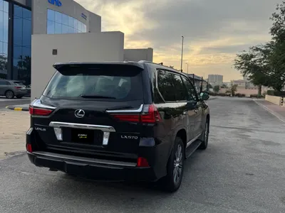 2017 لكزس إل إكس 570