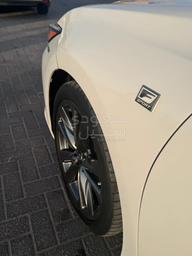 2020 لكزس إي إس 350 اف سبورت