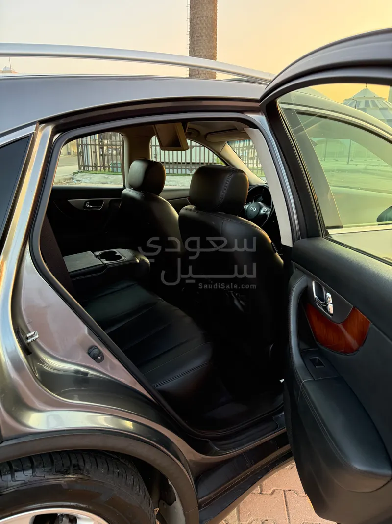 2014 انفينيتي كيو اكس 70