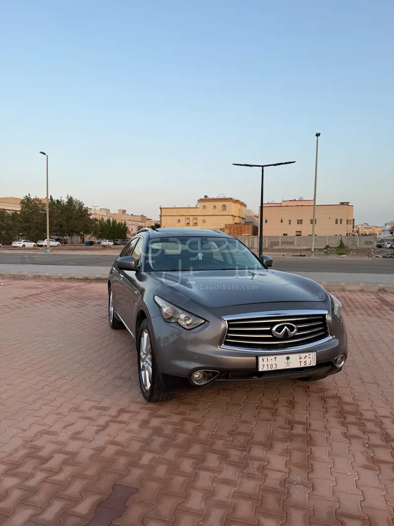 2014 انفينيتي كيو اكس 70
