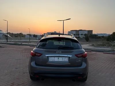 2014 انفينيتي كيو اكس 70