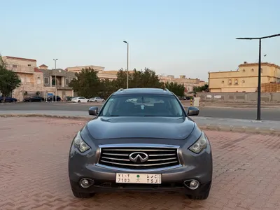 2014 انفينيتي كيو اكس 70