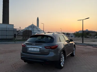 2014 انفينيتي كيو اكس 70