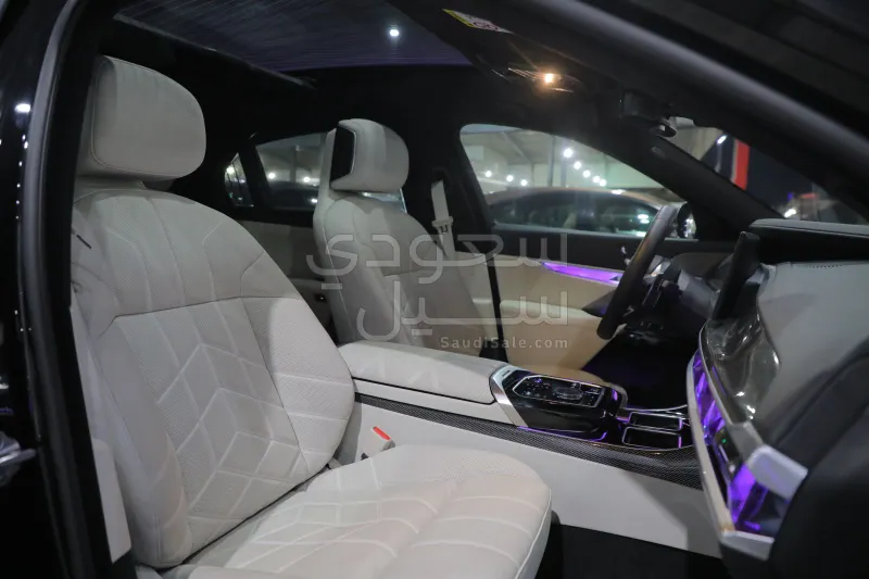 2025 BMW 7 Series 740i