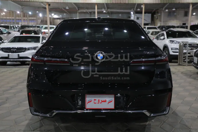 2025 BMW 7 Series 740i