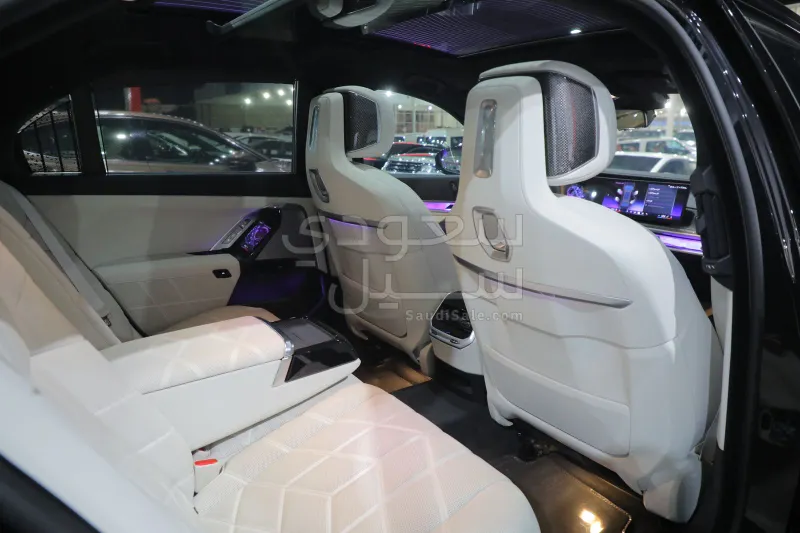 2025 BMW 7 Series 740i