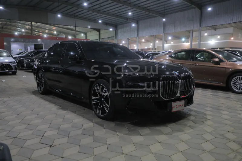 2025 BMW 7 Series 740i