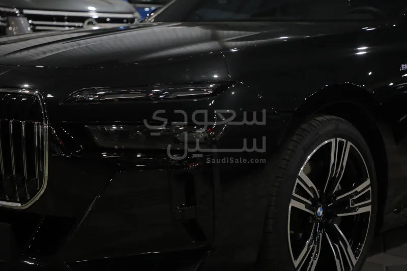 2025 BMW 7 Series 740i