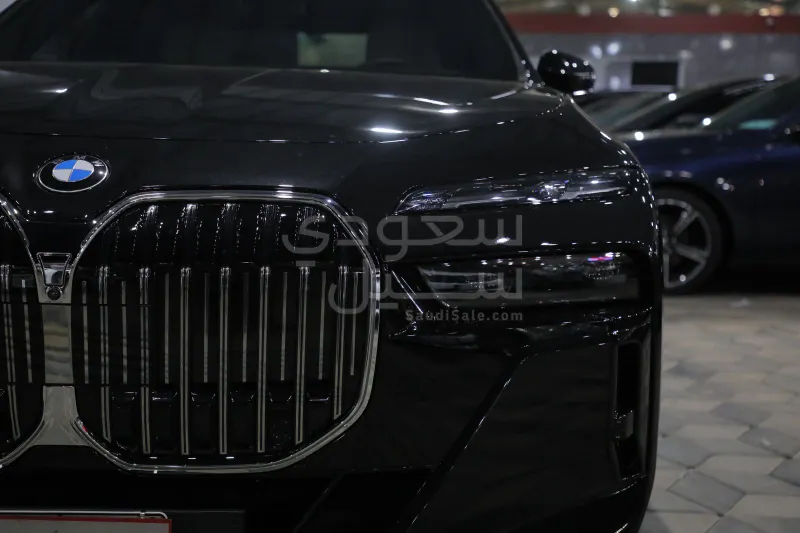 2025 BMW 7 Series 740i
