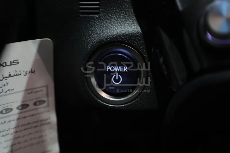 2022 لكزس إي إس 300إتش