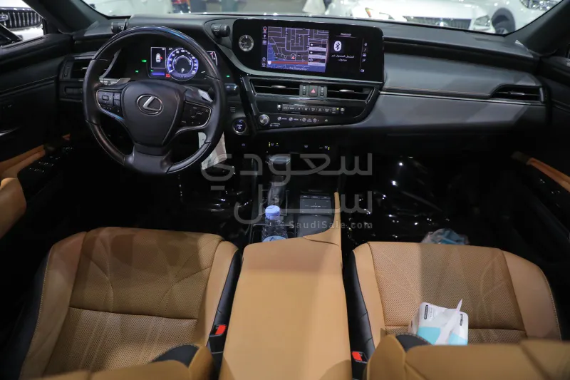2022 لكزس إي إس 300إتش
