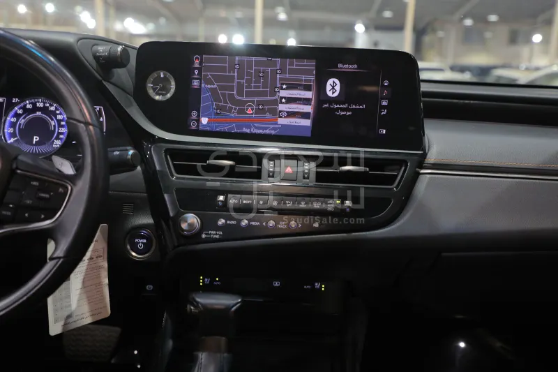 2022 لكزس إي إس 300إتش