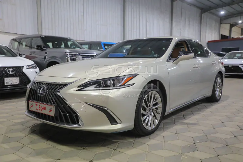 2022 لكزس إي إس 300إتش