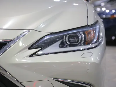 2022 لكزس إي إس 300إتش