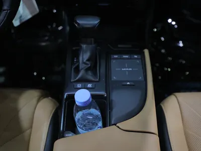 2022 لكزس إي إس 300إتش