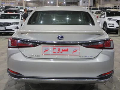 2022 لكزس إي إس 300إتش