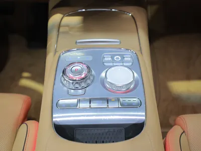 2025 جينيسيس جي 90