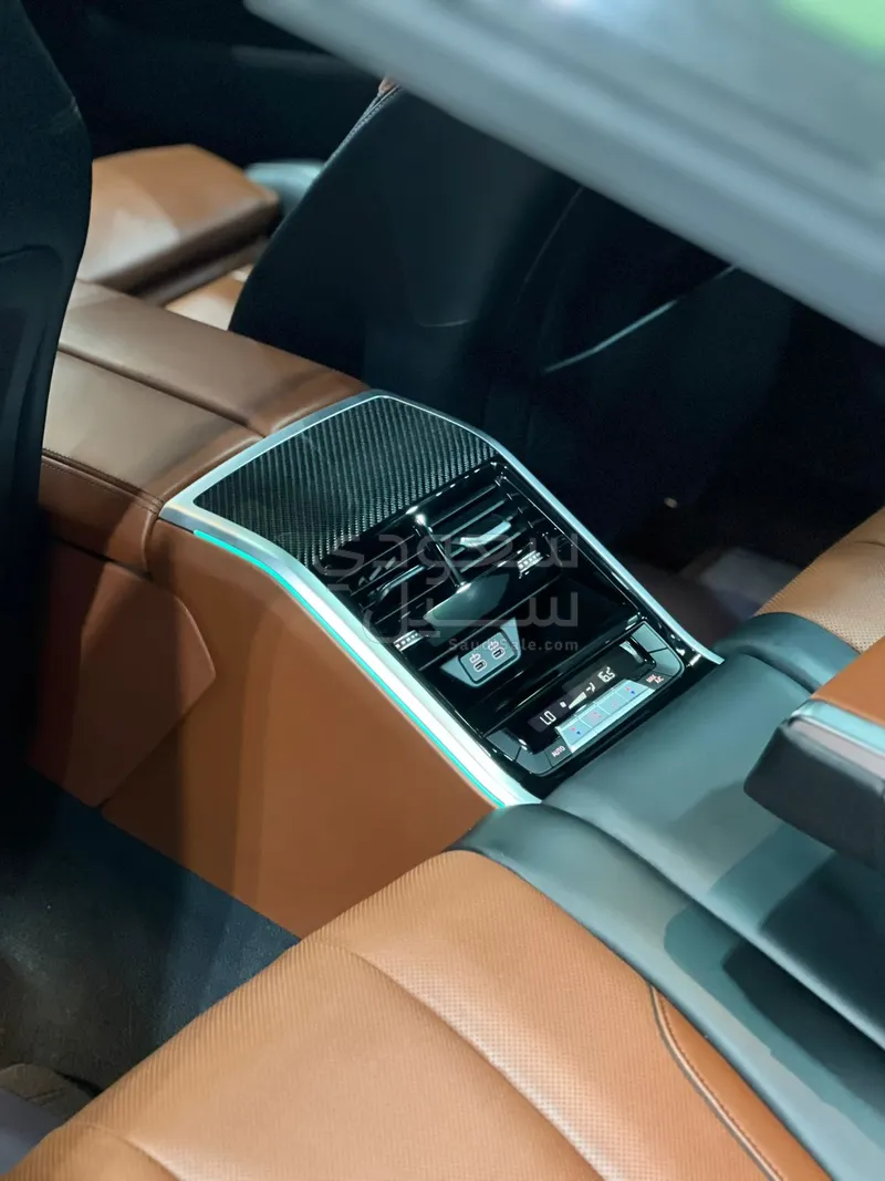 2023 BMW 8 Series 840i