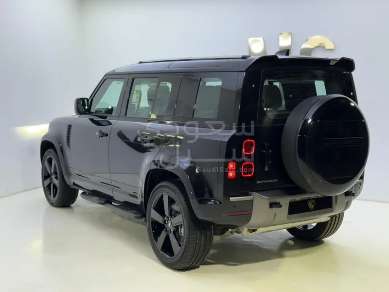 2025 لاند روفر ديفيندر اتش اس اي