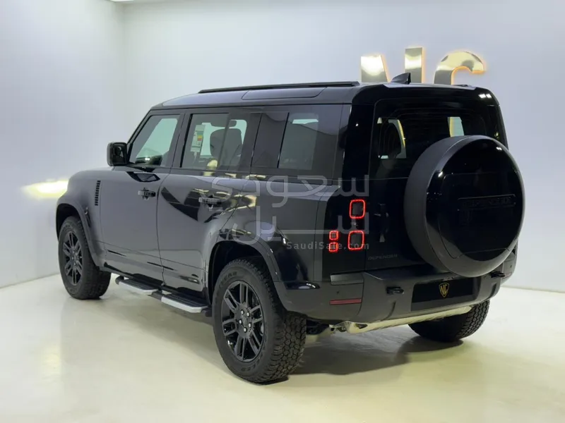 2026 Land Rover Defender X dynamic