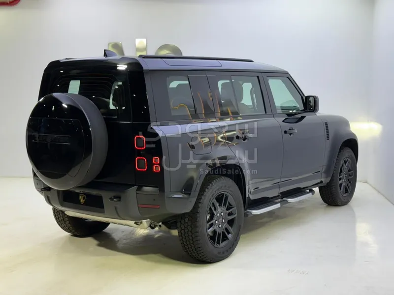 2026 Land Rover Defender X dynamic