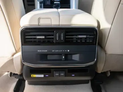 2025 تويوتا لاند كروزر جي اكس ار