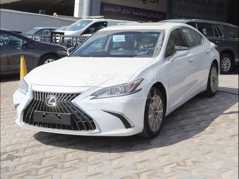 2025 لكزس إي إس 250