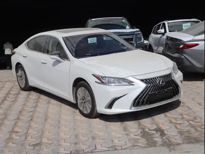 2025 لكزس إي إس 250