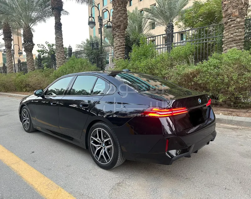 2024 BMW 5 Series 520i