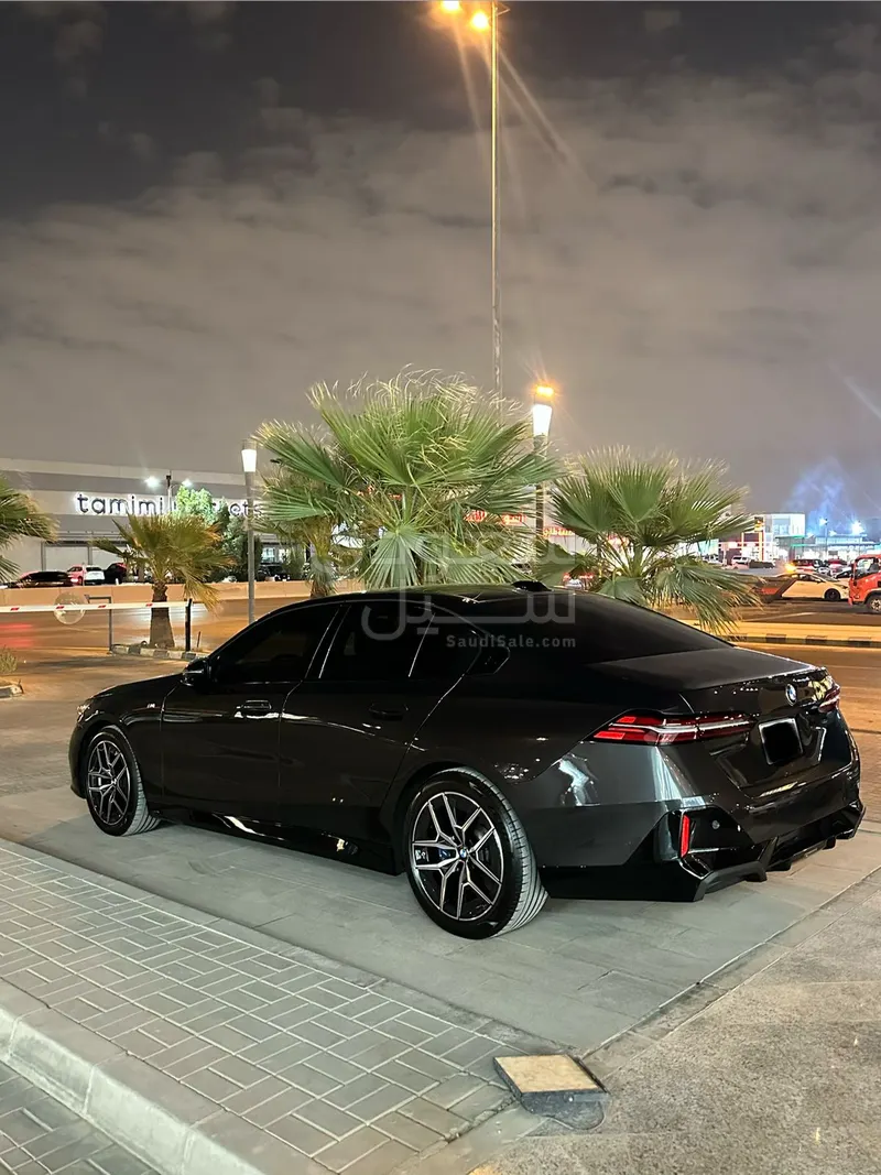 2024 BMW 5 Series 520i Mkit