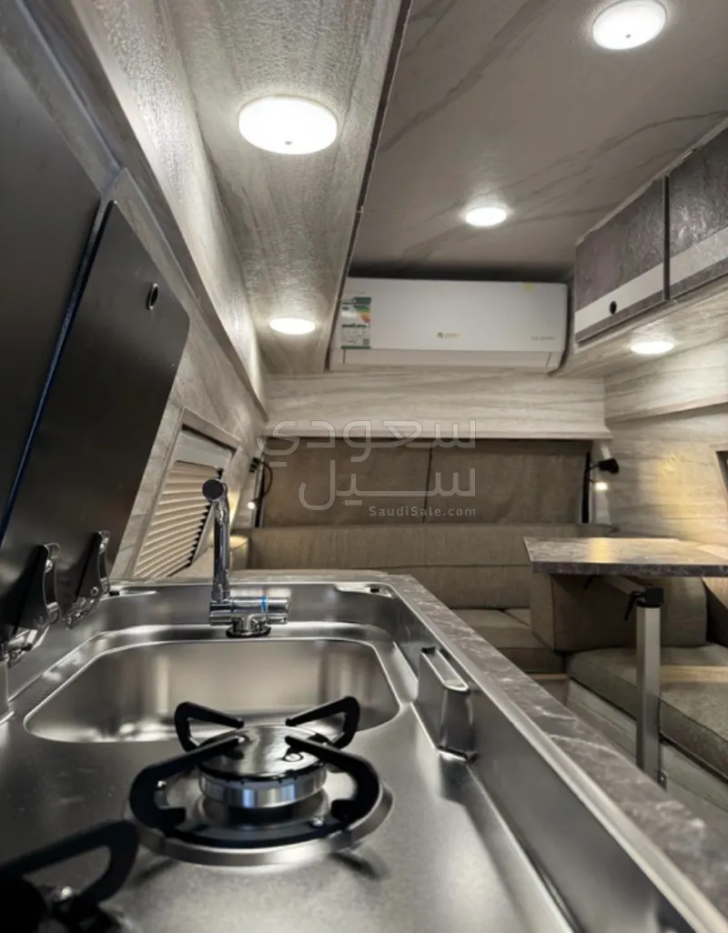 2013 فورد موتر هوم كارافان