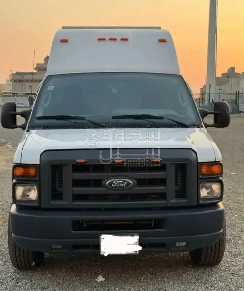 2013 فورد موتر هوم كارافان