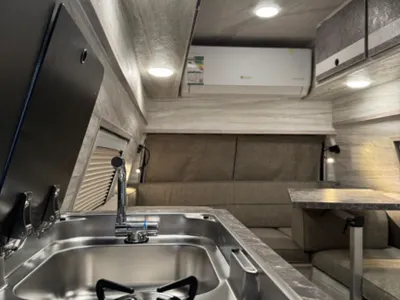 2013 فورد موتر هوم كارافان