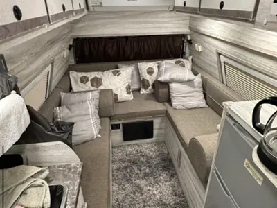 2013 فورد موتر هوم كارافان