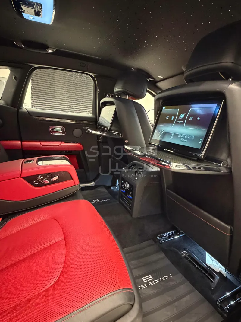 2023 رولز رويس قوست بلاك بادج