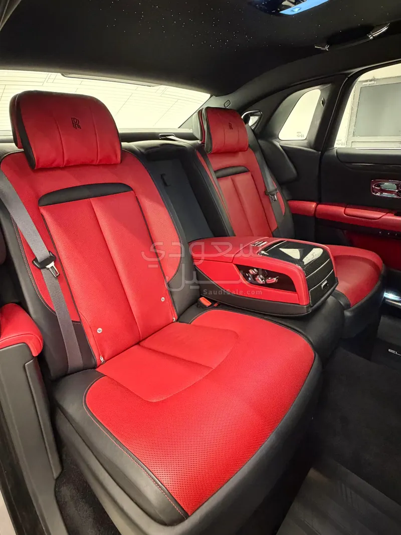 2023 رولز رويس قوست بلاك بادج