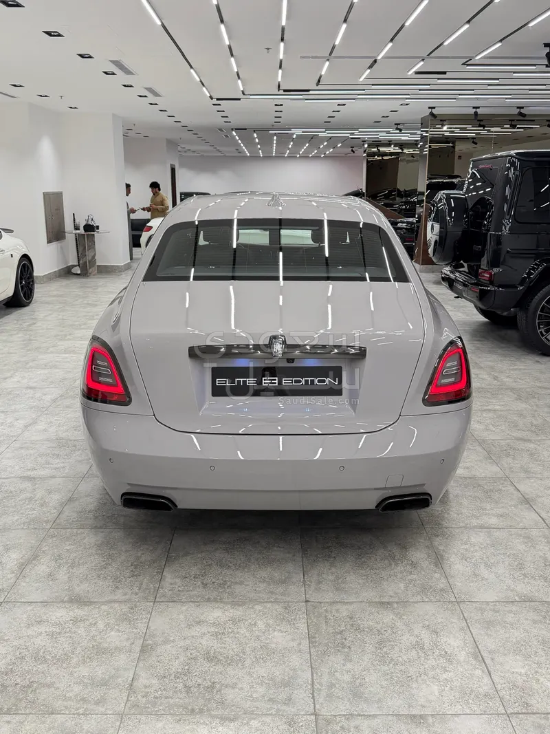 2023 رولز رويس قوست بلاك بادج