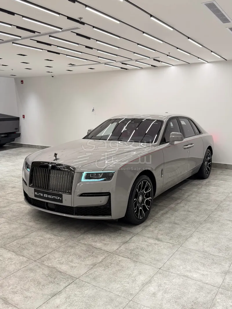 2023 رولز رويس قوست بلاك بادج