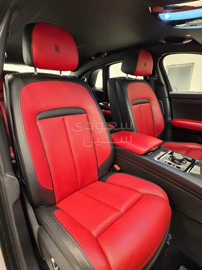 2023 رولز رويس قوست بلاك بادج