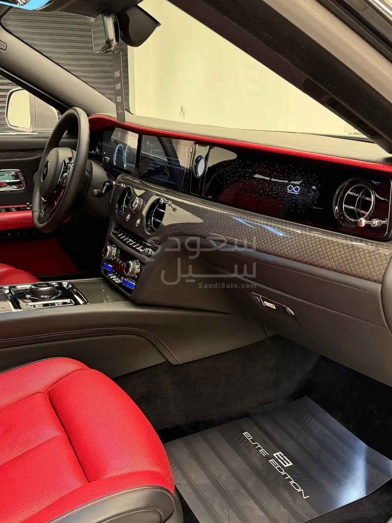 2023 رولز رويس قوست بلاك بادج