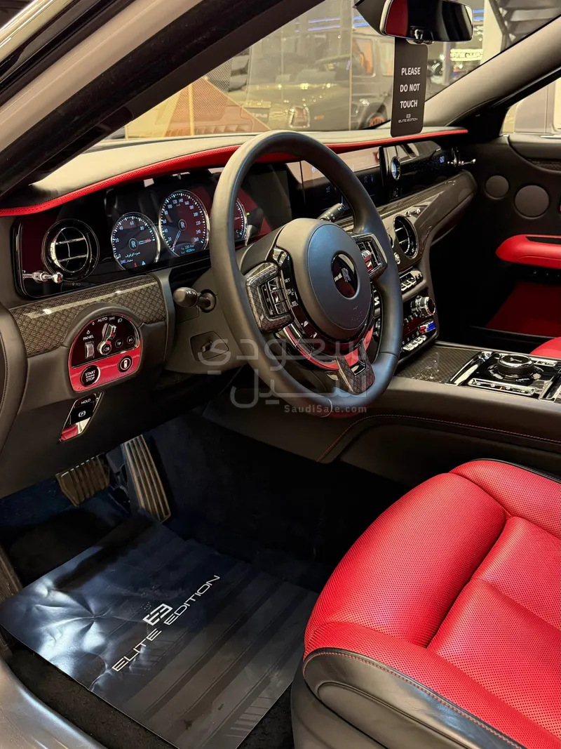 2023 رولز رويس قوست بلاك بادج