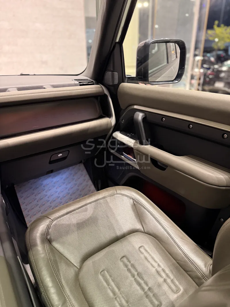 2022 لاند روفر ديفيندر اس اي