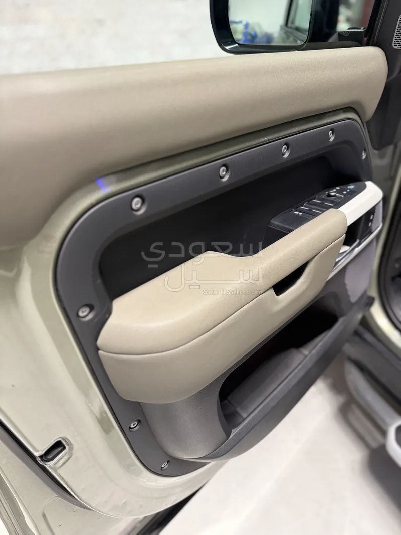 2022 لاند روفر ديفيندر اس اي