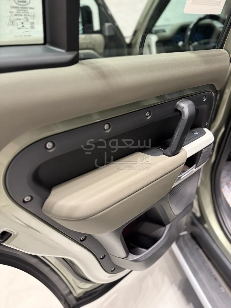 2022 لاند روفر ديفيندر اس اي