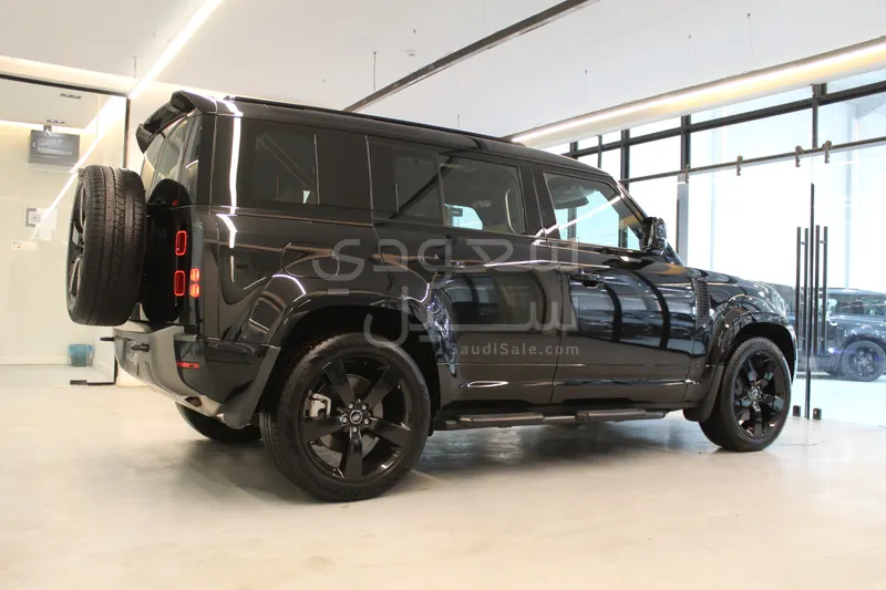 2025 لاند روفر ديفيندر 110