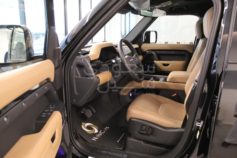 2025 لاند روفر ديفيندر 110