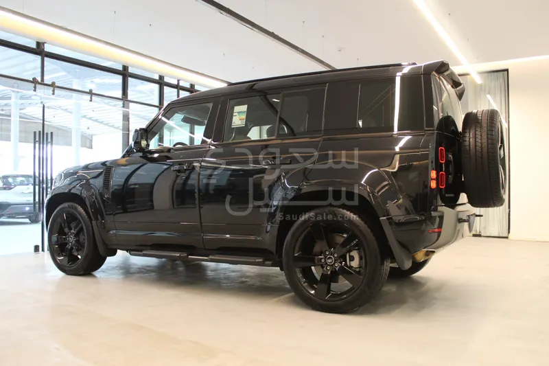 2025 لاند روفر ديفيندر 110