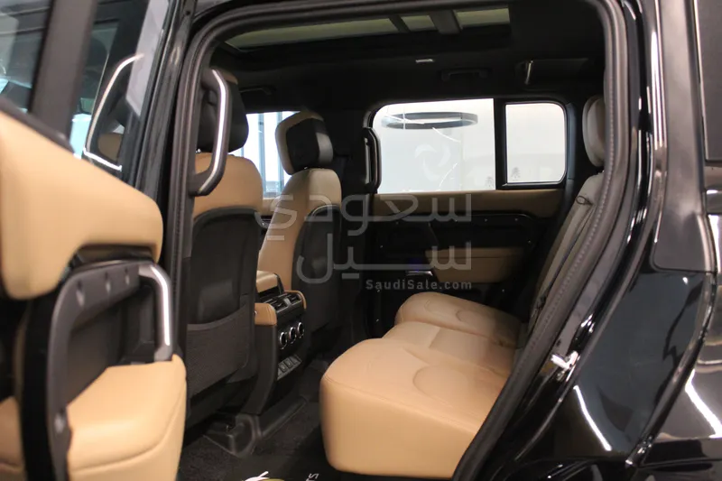 2025 لاند روفر ديفيندر 110