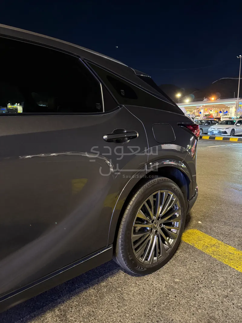 2024 لكزس أر إكس 350